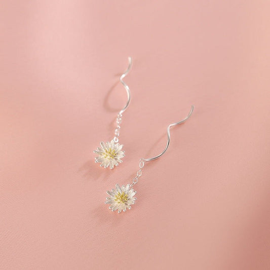 Sweet Daisy Wave Threader Earrings