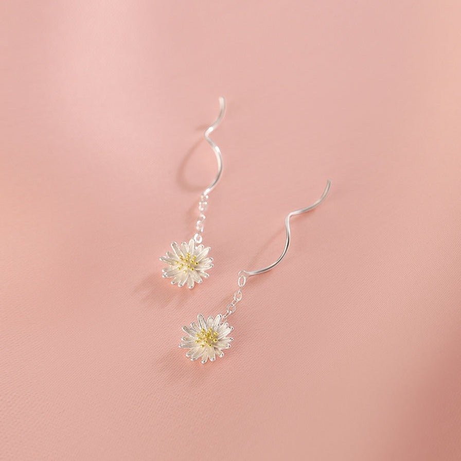 Sweet Daisy Wave Threader Earrings